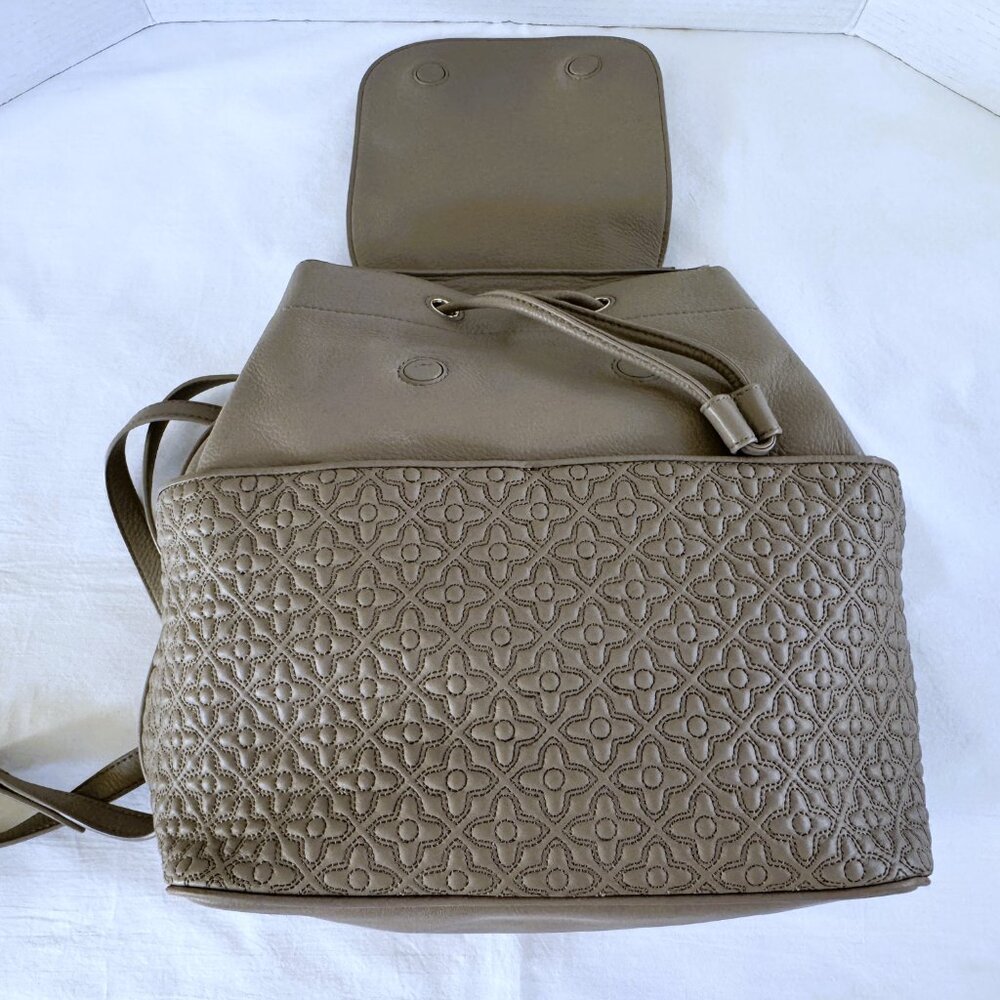 Tory Burch BRYANT Quilted Back Pack Gray Lightly Pebbled Leather Great Cond - Picture 11 of 13
